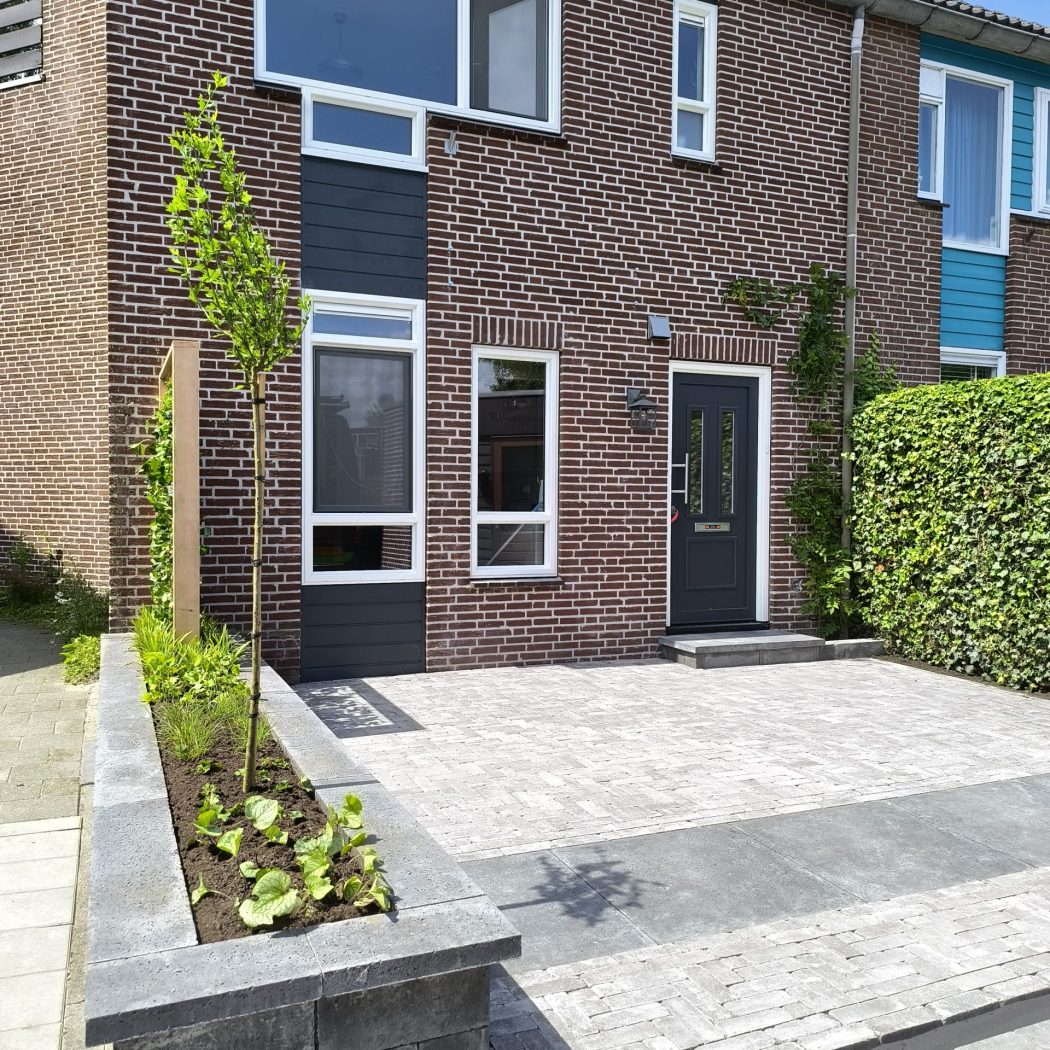 Voortuin/oprit – Apeldoorn